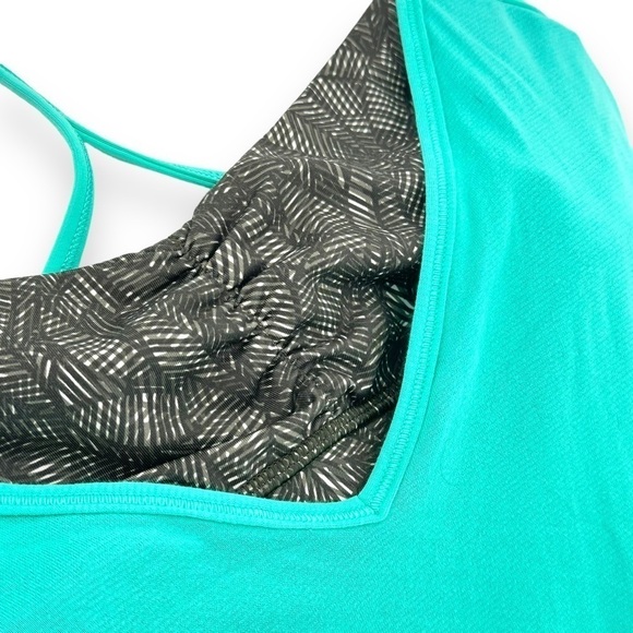 Lululemon Roll Out Tank Gator Green Lightweight Sweat Wicking Open Back Size 6 - Picture 3 of 7